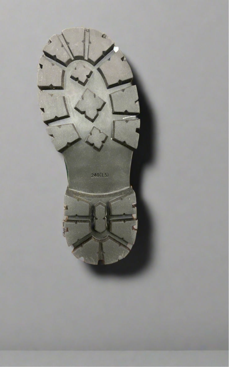 Lattelier Women Leather Chunky Loafers with Gold Chain Size: 8