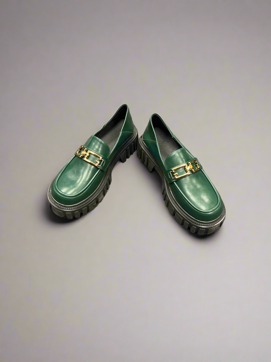 Lattelier Women Leather Chunky Loafers with Gold Chain Size: 8