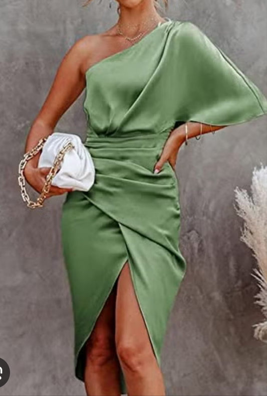 CUPSHE Ramla sheth light green satin ruched one shoulder dress