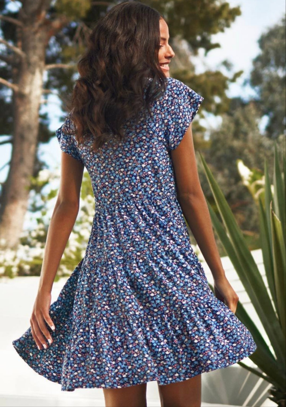 CUPSHE harriet V-neck ditsy floral summer dress