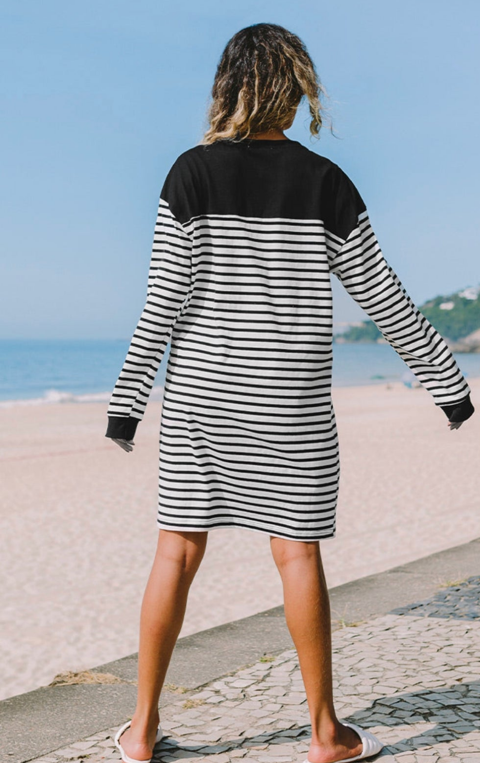 CUPSHE Katharine round neck black and white stripe sweater dress